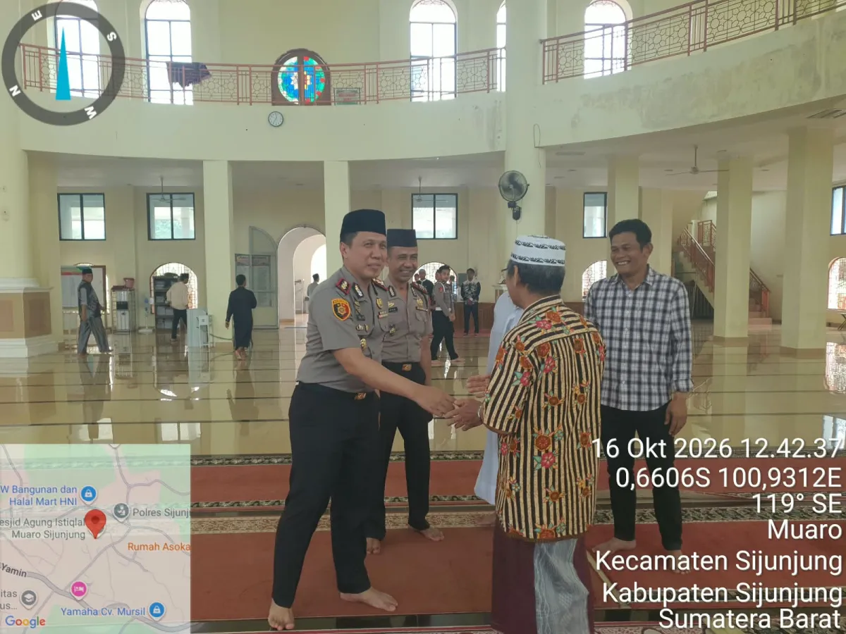 Kapolres Sijunjung Pimpin Kegiatan Jumat Keliling di  Masjid Agung Istiqlal Muaro